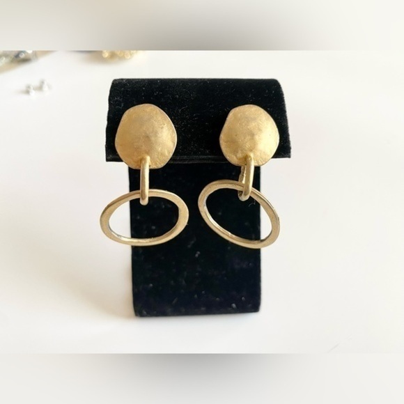 GOLDTONE Artisan Pierced Dangle Circle / Hoop Hammered Metal Earrings. - Picture 4 of 8
